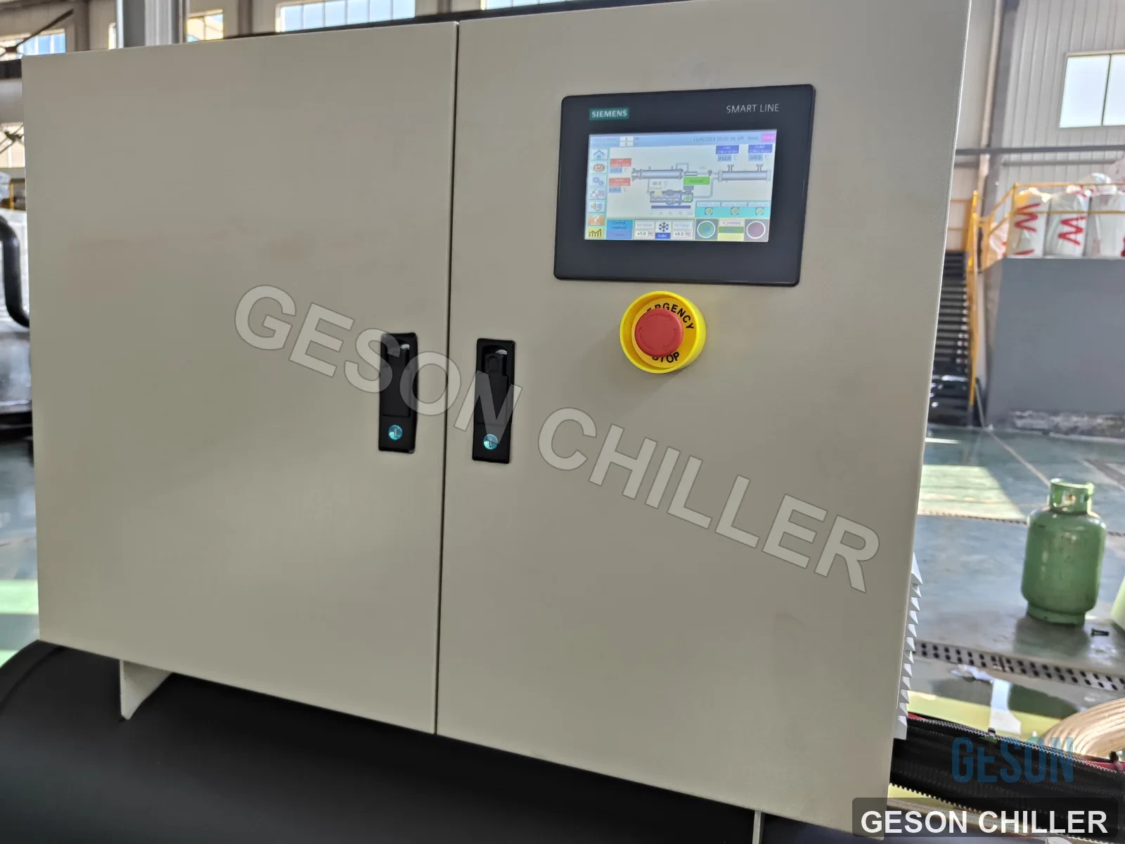 Electrical control cabinet for the Oman injection molding chiller
